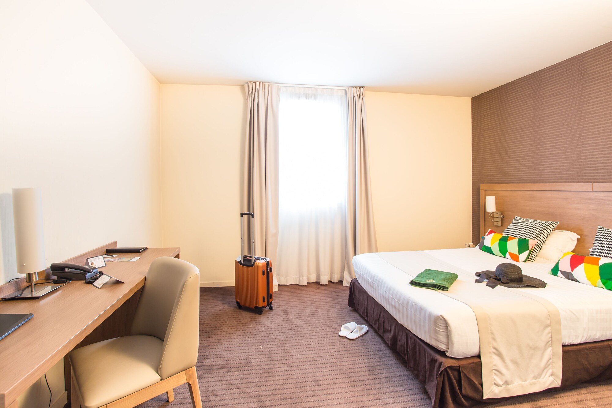 Executive, Double Bed, Gatsby Hotel and Restaurant By HappyCulture 9/10