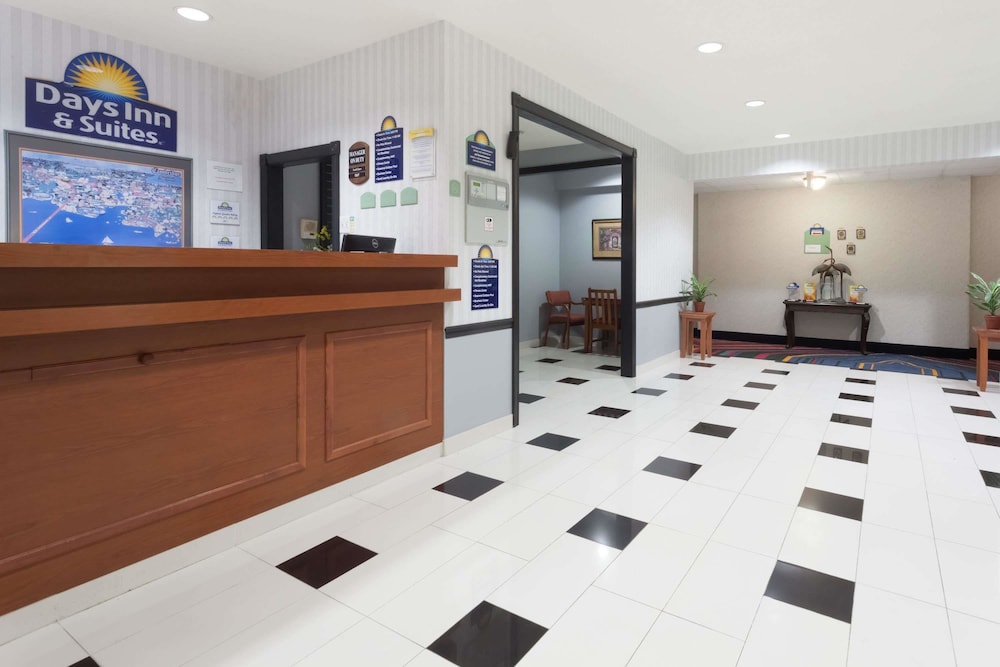 Days Inn & Suites by Wyndham Cambridge 4/30