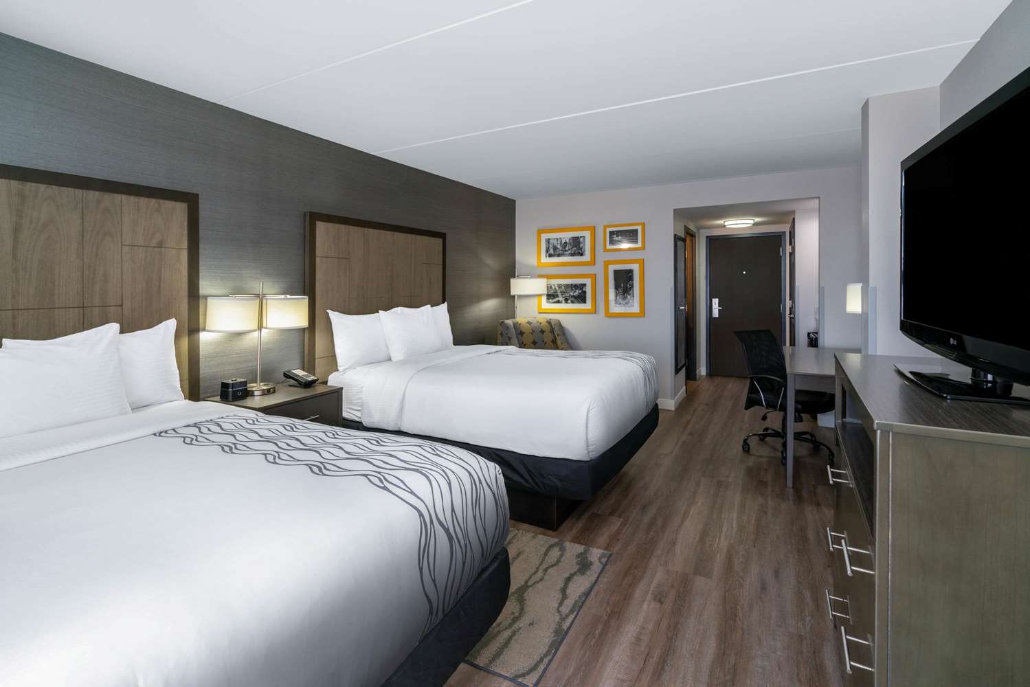 La Quinta Inn and Suites by Wyndham Raleigh Downtown North 11/47