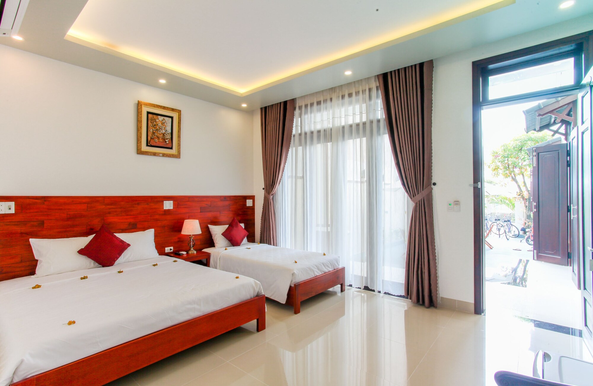 DELUXE, TRIPLE, GARDEN VIEW, BALCONY