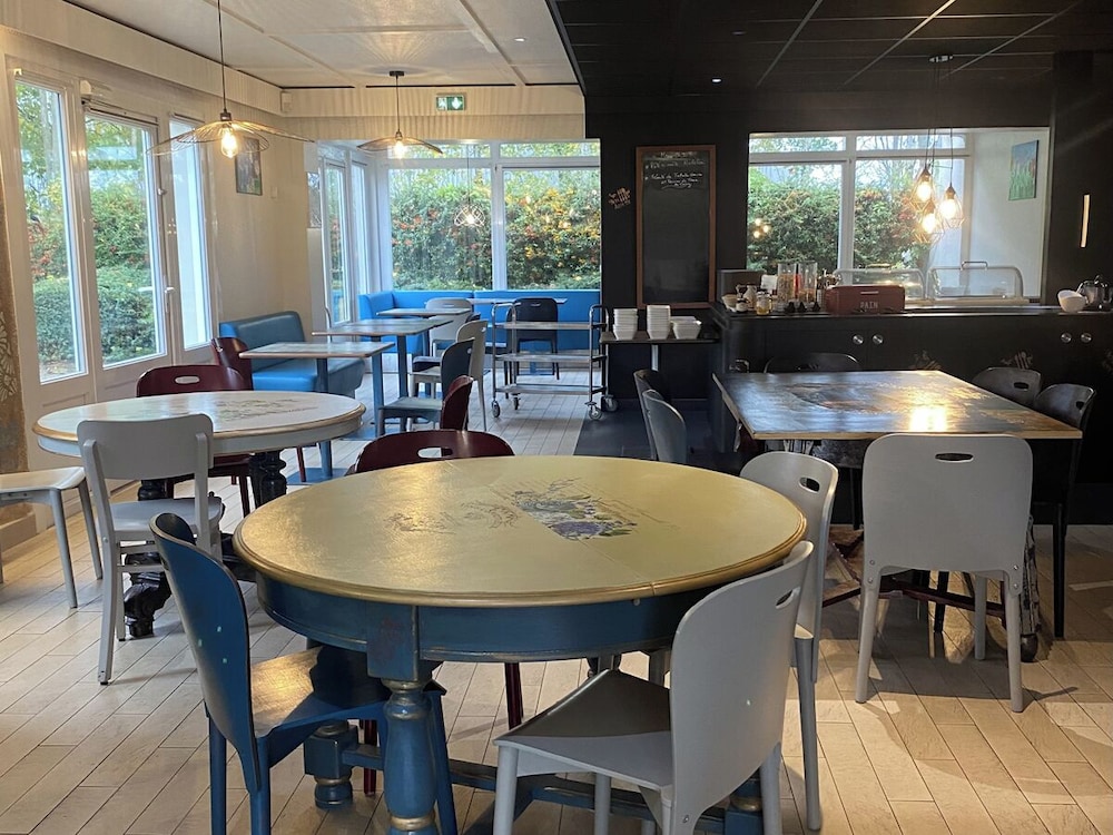 restaurant cafeteria