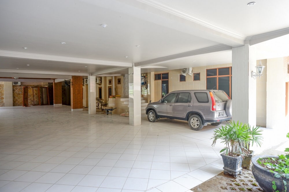 RedDoorz Plus @ Hotel Srikandi Kendari 44/50