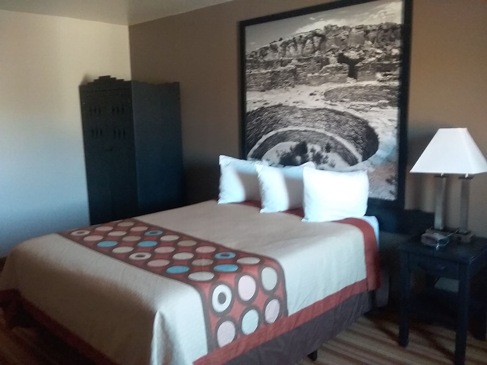 Super 8 by Wyndham Taos 6/33