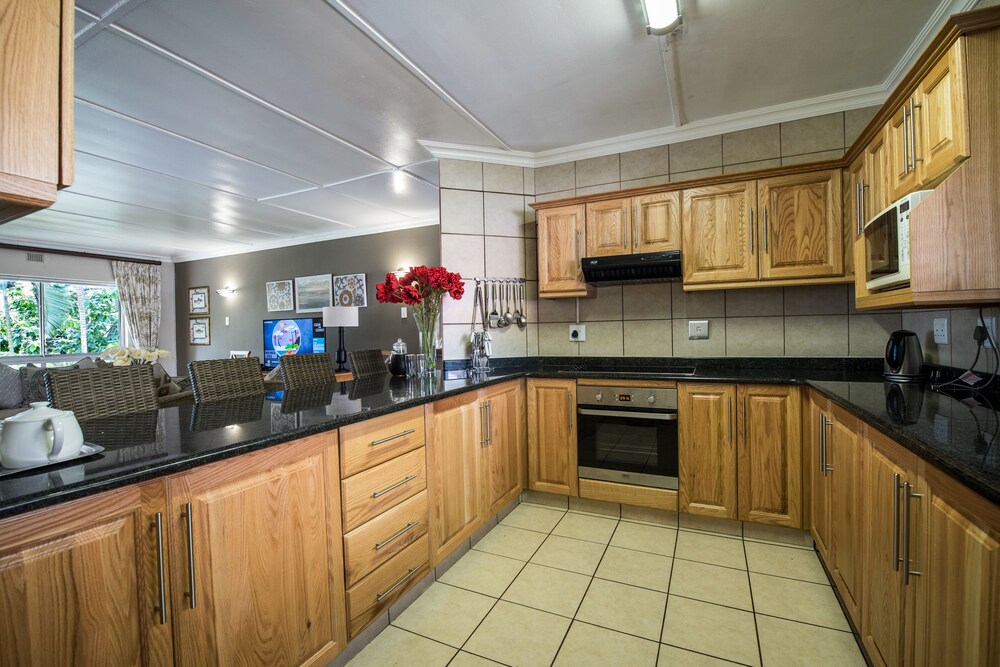 Lake View Cabanas 6/69