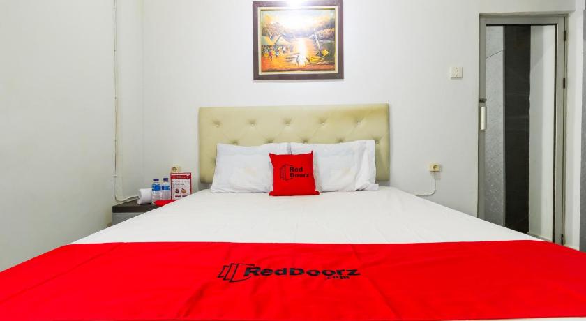 Reddoorz Near Gajah Mada Plaza 2 13/27