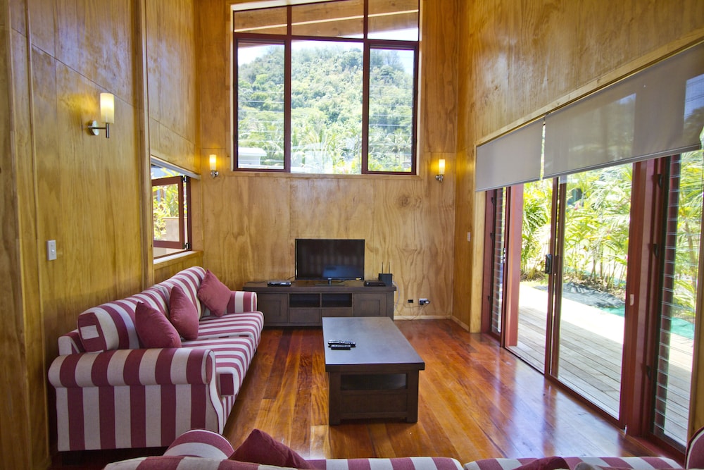 Paradise Holiday Homes Rarotonga 12/19