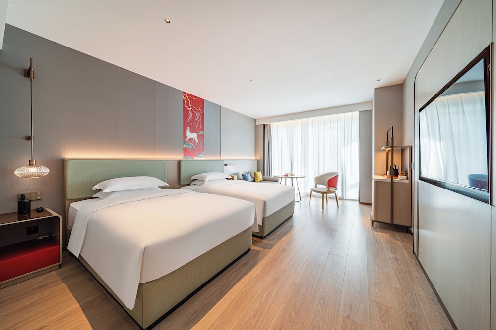 Comfort, Twin Beds, City View