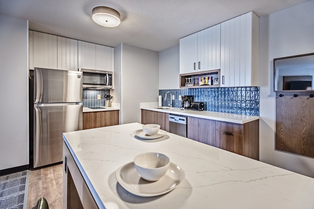 Staybridge Suites Cedar Rapids North 38/41