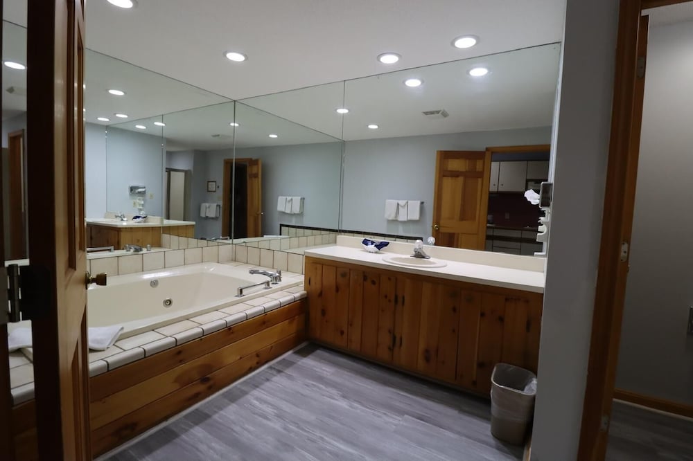 Travelodge By Wyndham Lincoln Near White Mountain 53/53