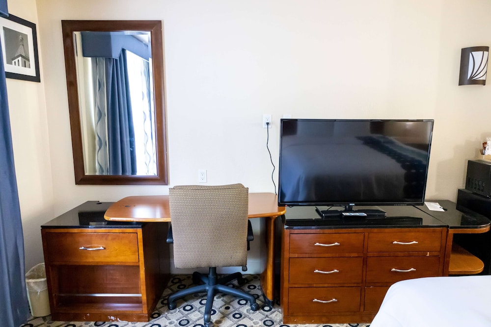 Baymont by Wyndham College Park Atlanta Airport South 43/50
