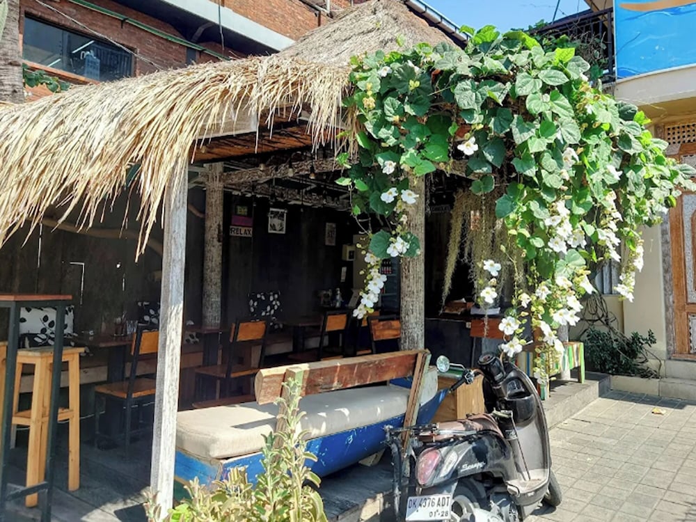Home 21 Bali 4/50