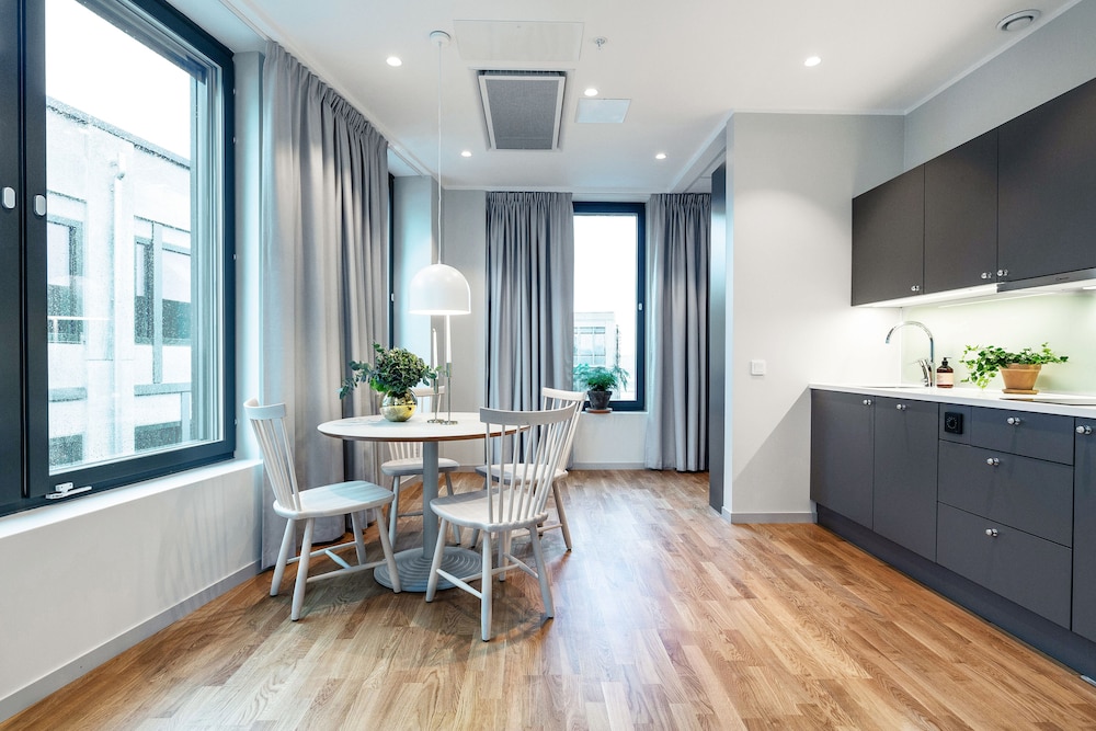 Biz Apartment Bromma 14/24