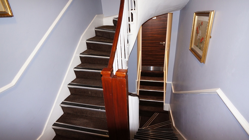 Crestfield Hotel photo3