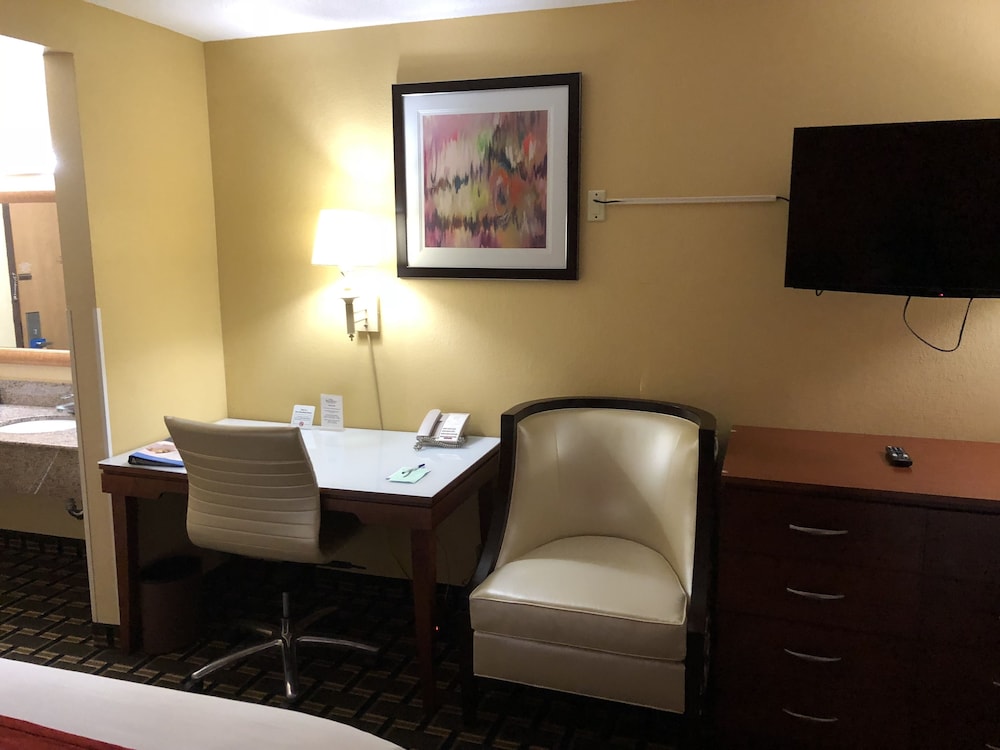 Baymont By Wyndham Springfield 23/27