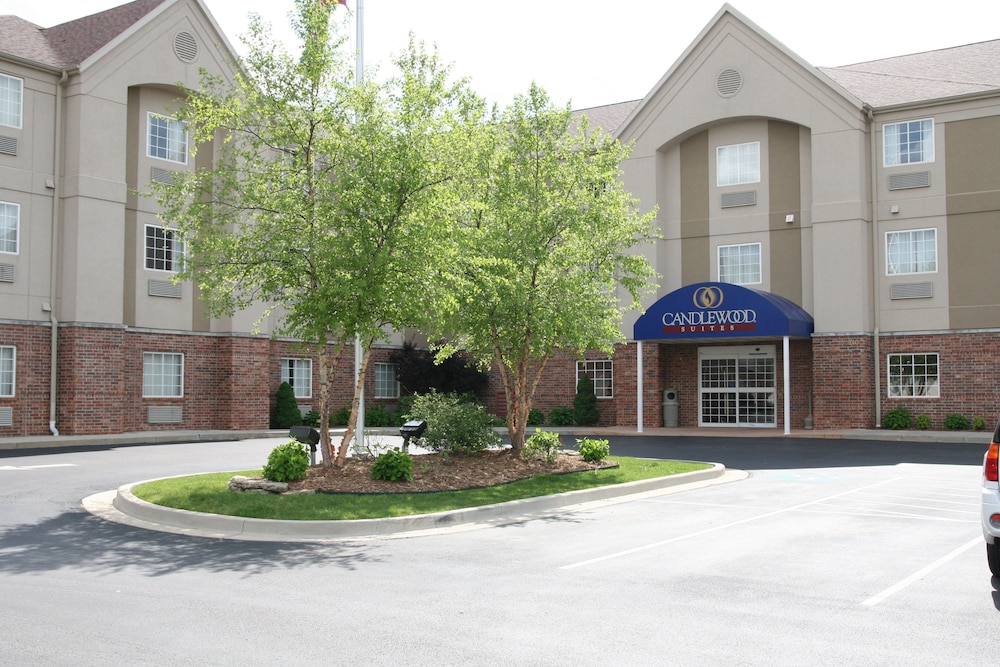 Candlewood Suites St. Robert 3/44