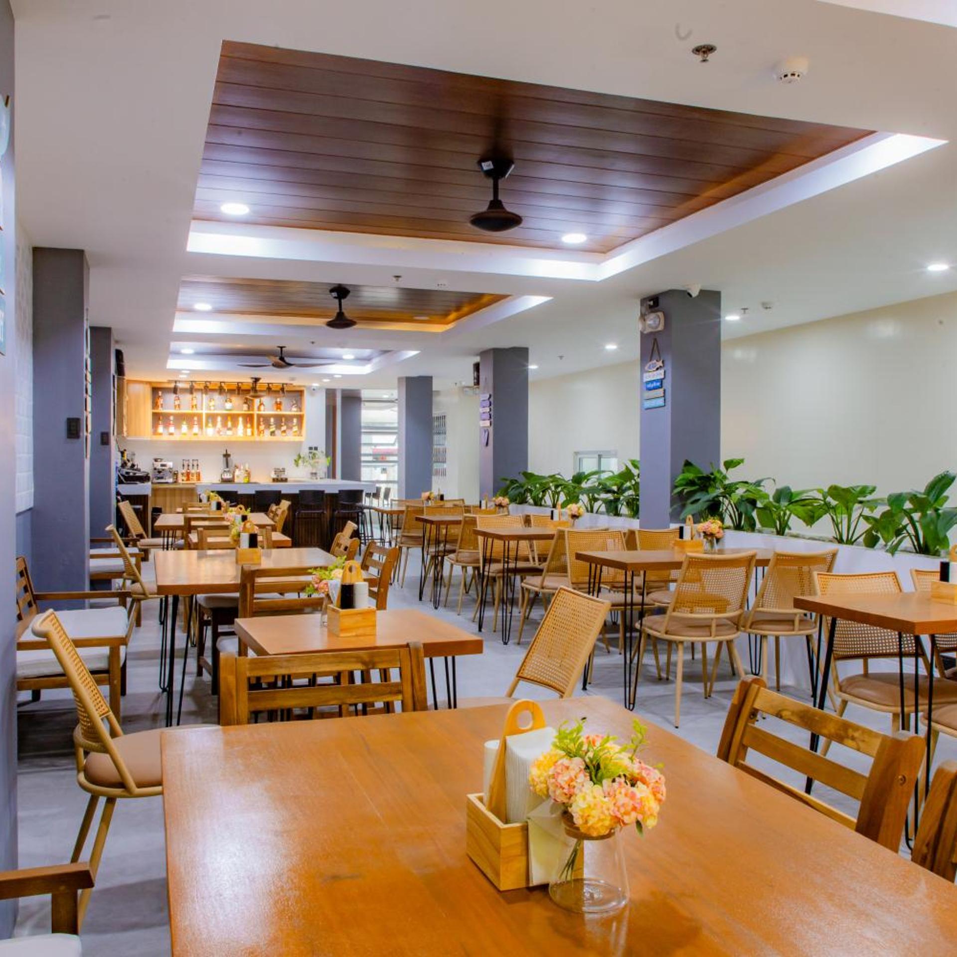 Coastal Breeze Hotel 20/23