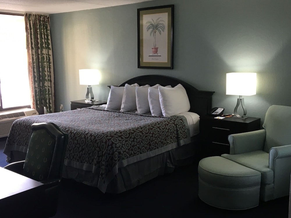 Days Inn By Wyndham Orlando Airport Florida Mall 10/22