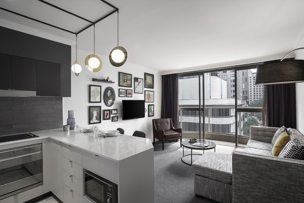 Mantra 2 Bond Street Sydney 41/62
