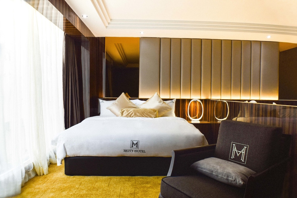 Moty Hotel 12/62