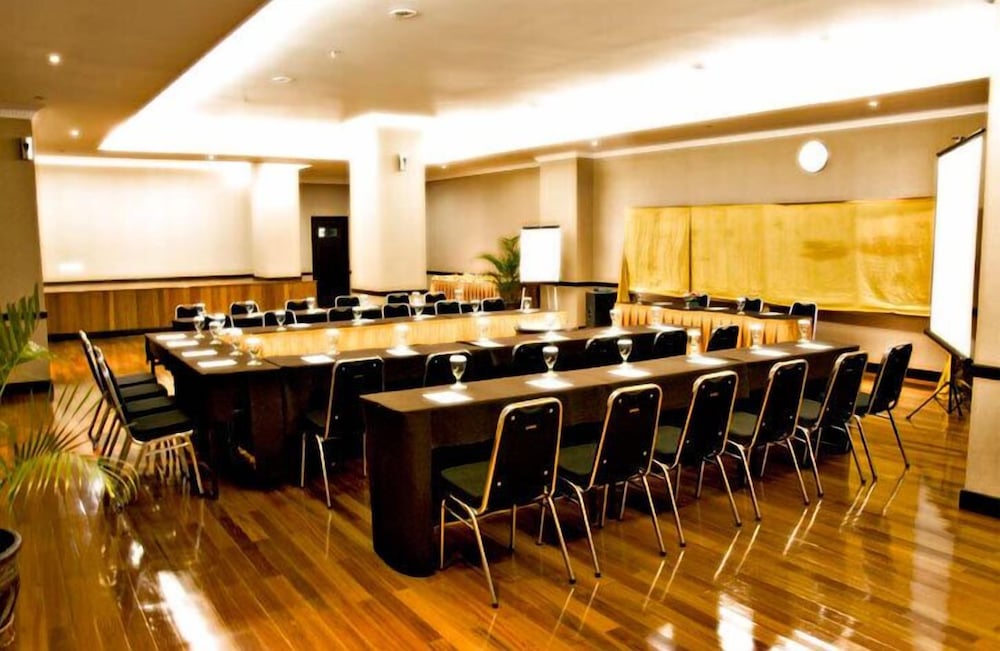 Golden Boutique Hotel Melawai 47/48