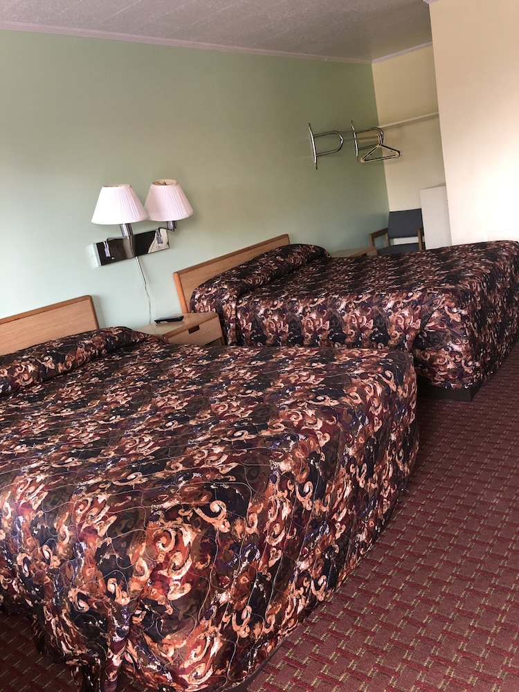 Downtown motel 3/16