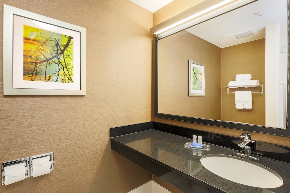 Fairfield Inn and Suites by Marriott Las Vegas South 18/57