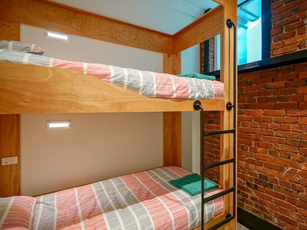 ROOM, TWIN BEDS, SHARED BATHROOM