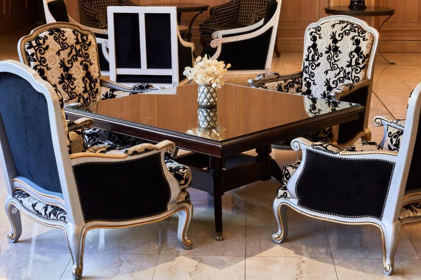 Diplomatic Hotel 19/22