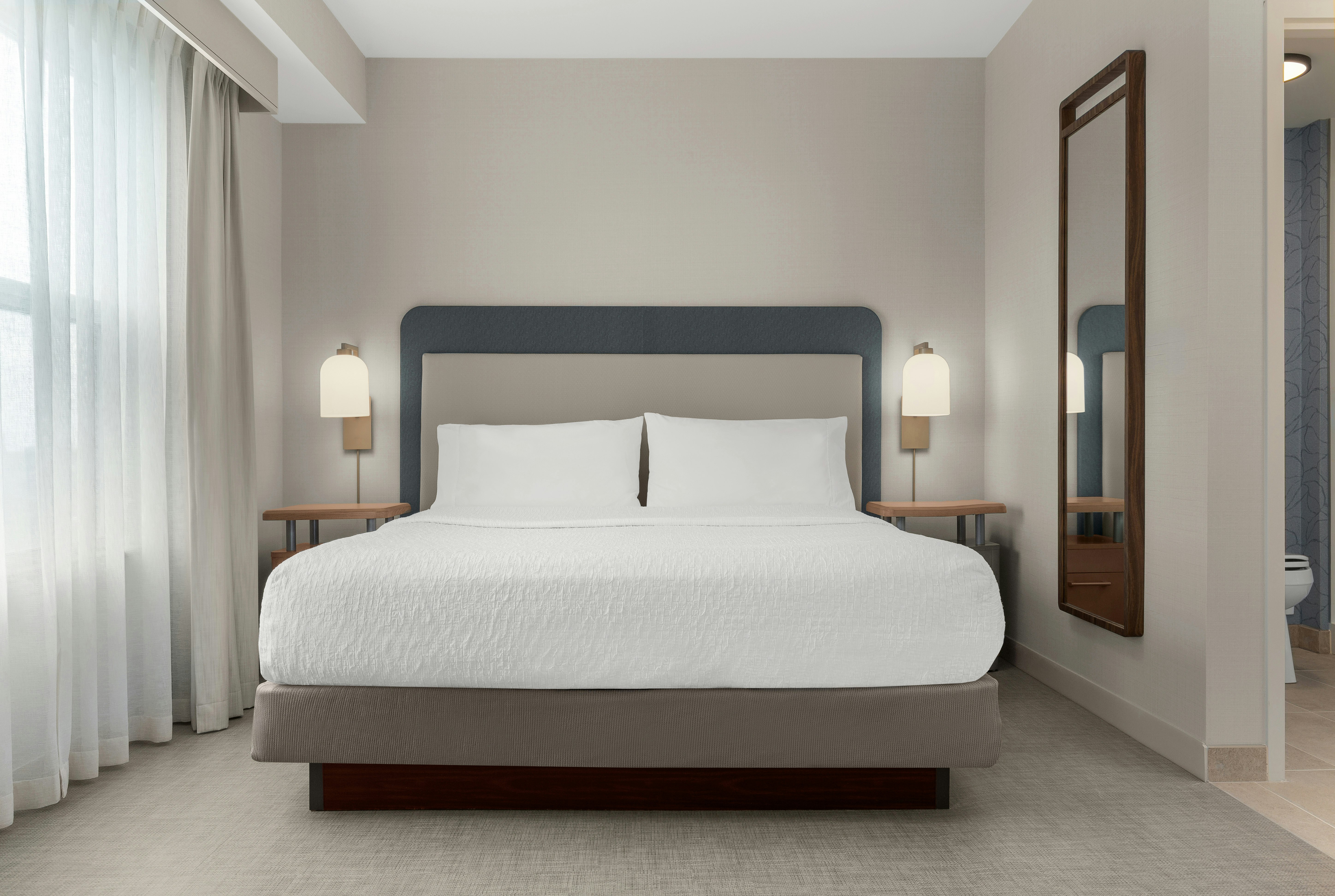 STUDIO, SUITE, KING BED