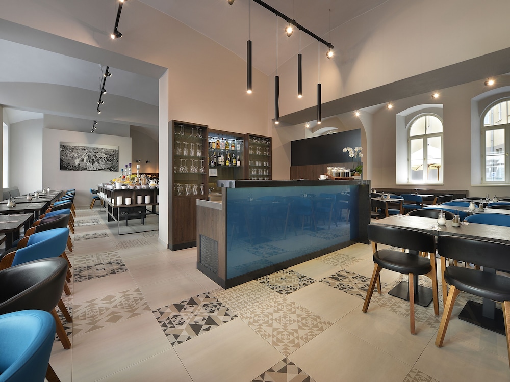 Ea Hotel New Town 7/47