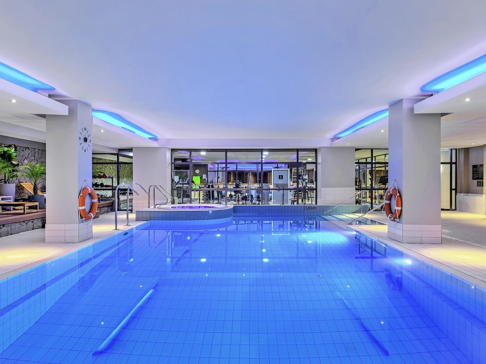 swimming pool spa