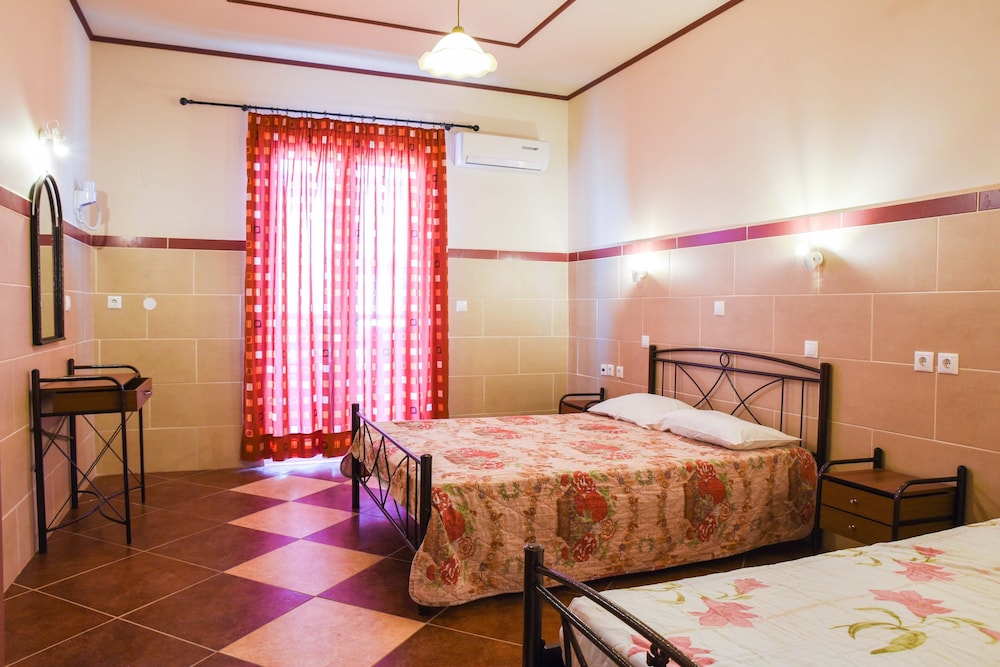 Basic, Studio, 1 Double and 1 Single Bed, Chrysoula 3/4