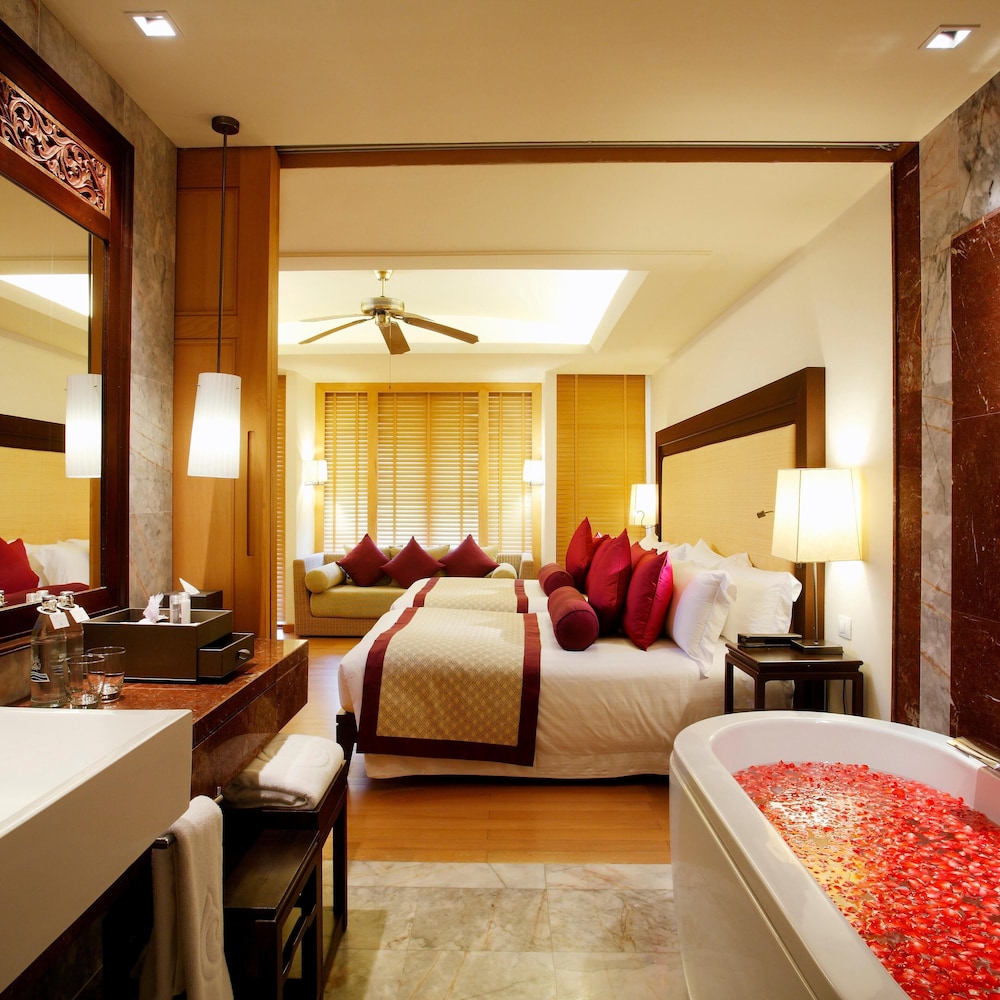 Centara Grand Beach Resort Phuket 57/85