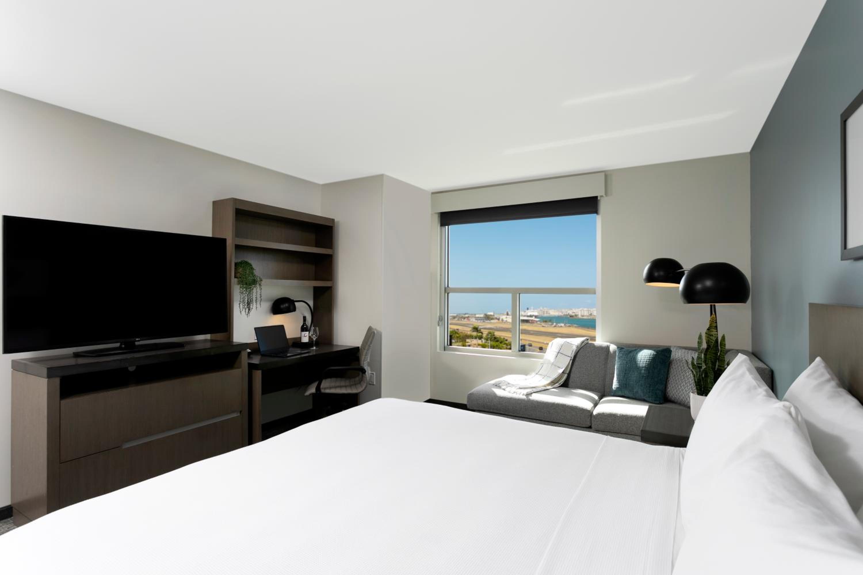 Room, King Bed, Bay View