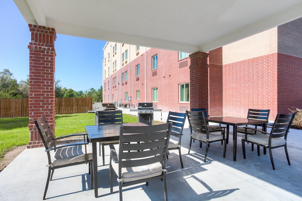 Candlewood Suites Cut Off 37/43