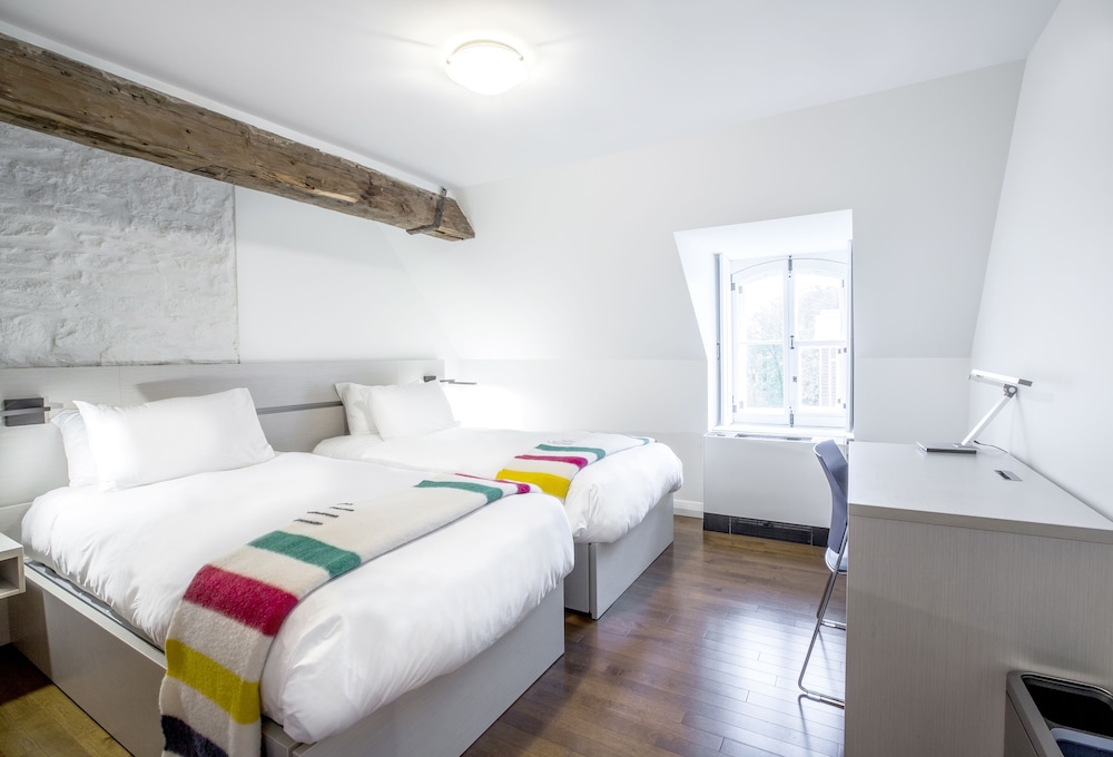 CONTEMPORARY, TWIN BEDS