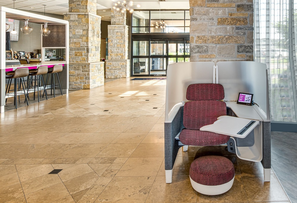 CROWNE PLAZA MILWAUKEE AIRPORT 56/81