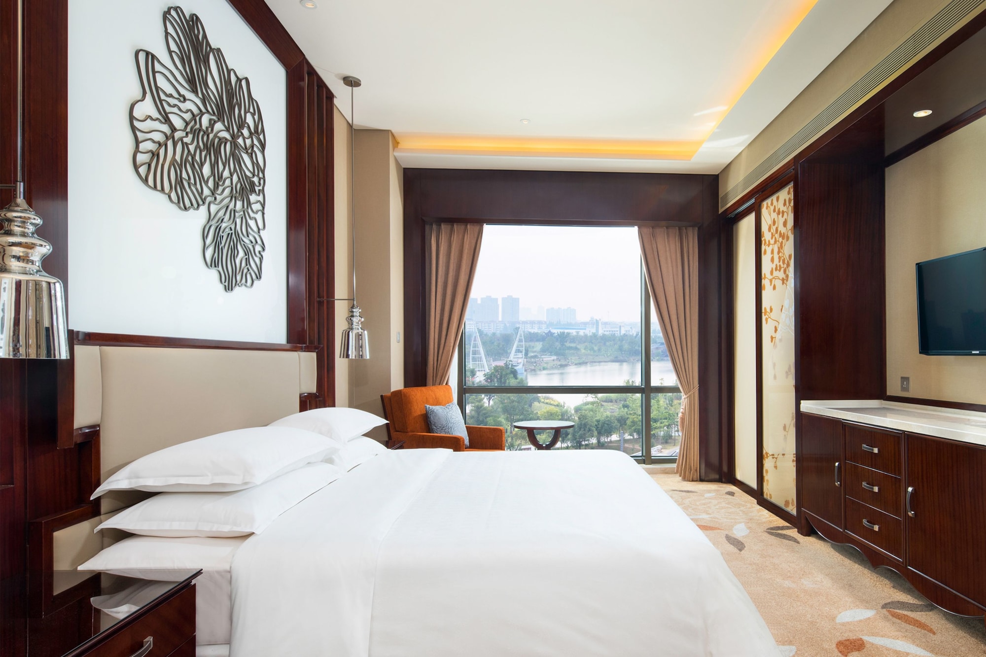 Deluxe, King Bed, Lake View