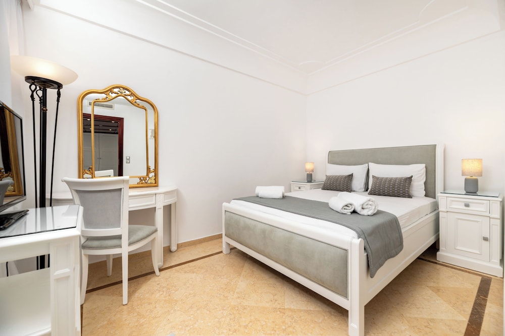 Maison De Lys Luxury Suites 12/72
