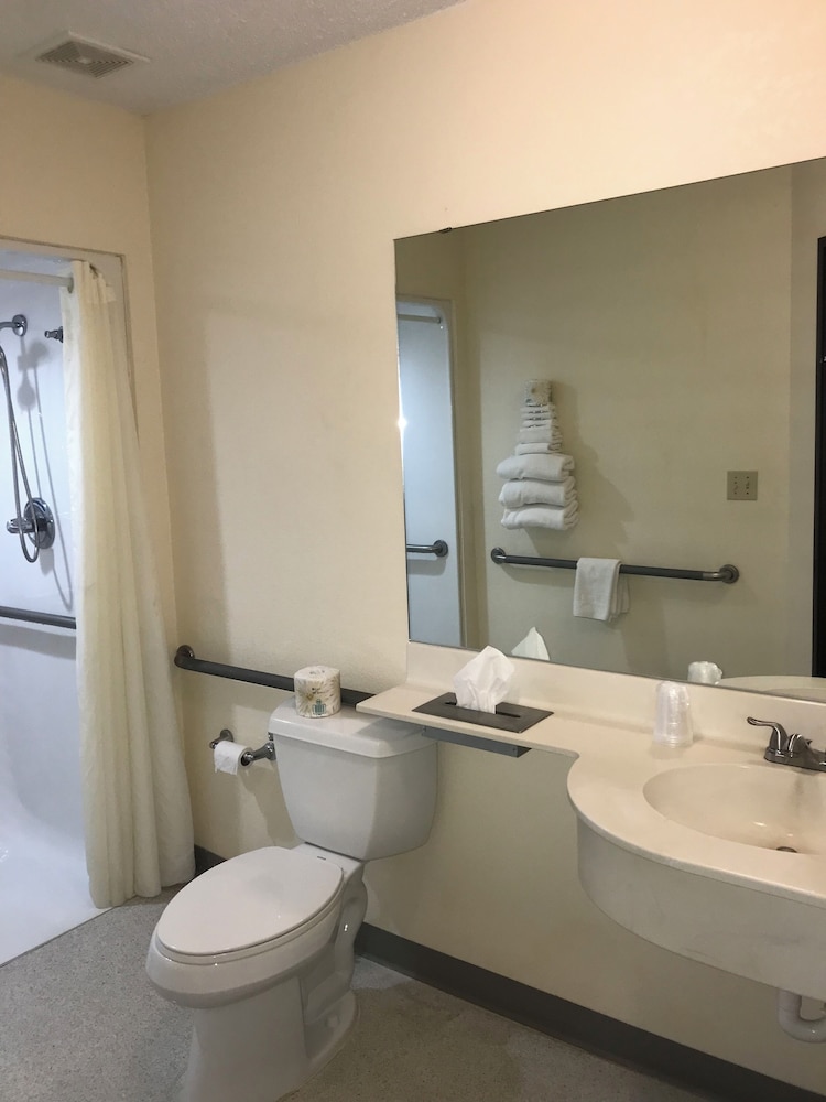 Travelodge by Wyndham Chadron 24/28