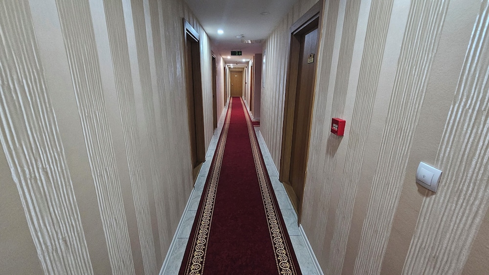Pointbreak Hotel 25/49