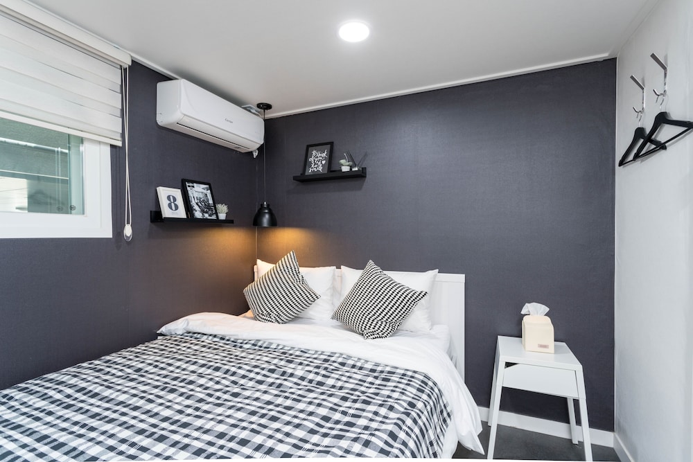 Mono House Hongdae 2 23/71