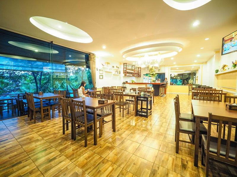 The Canal Garden Resort 54/60