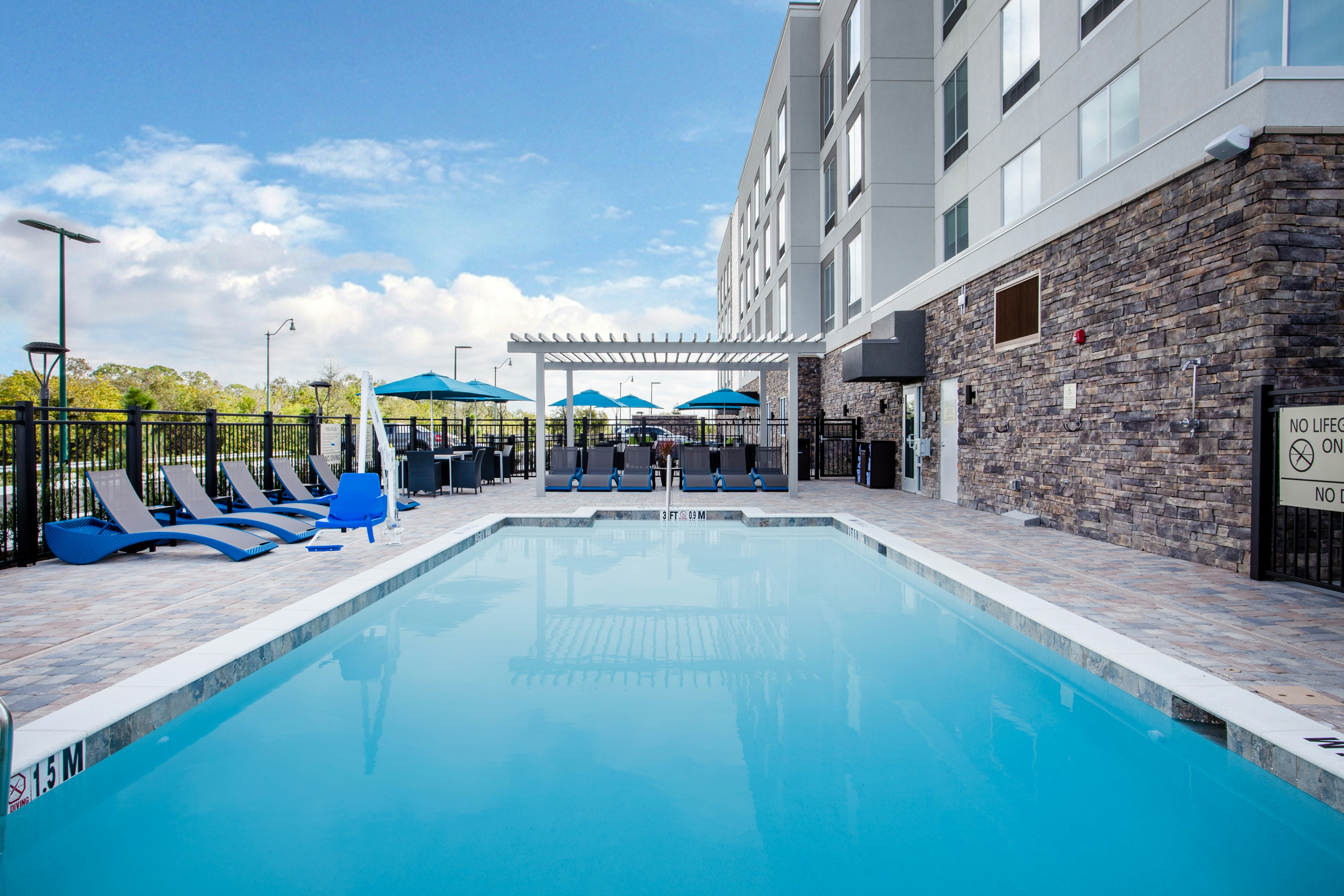 Hampton Inn Suites North Port Fl 17/17