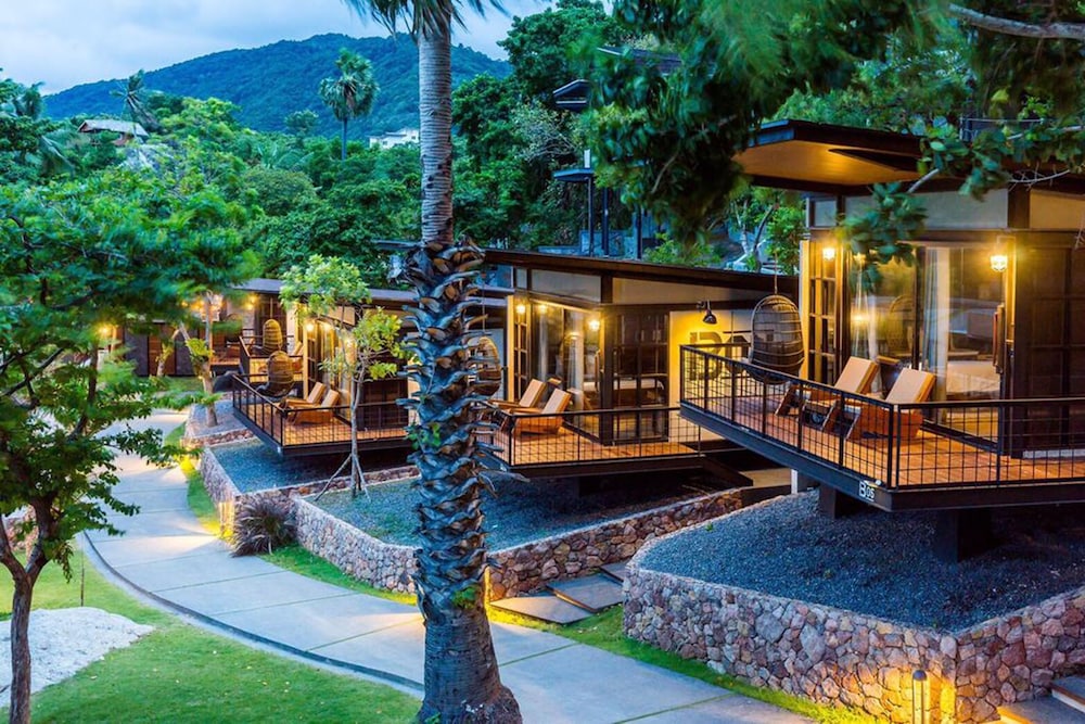 The Cabin Beach Resort 56/63