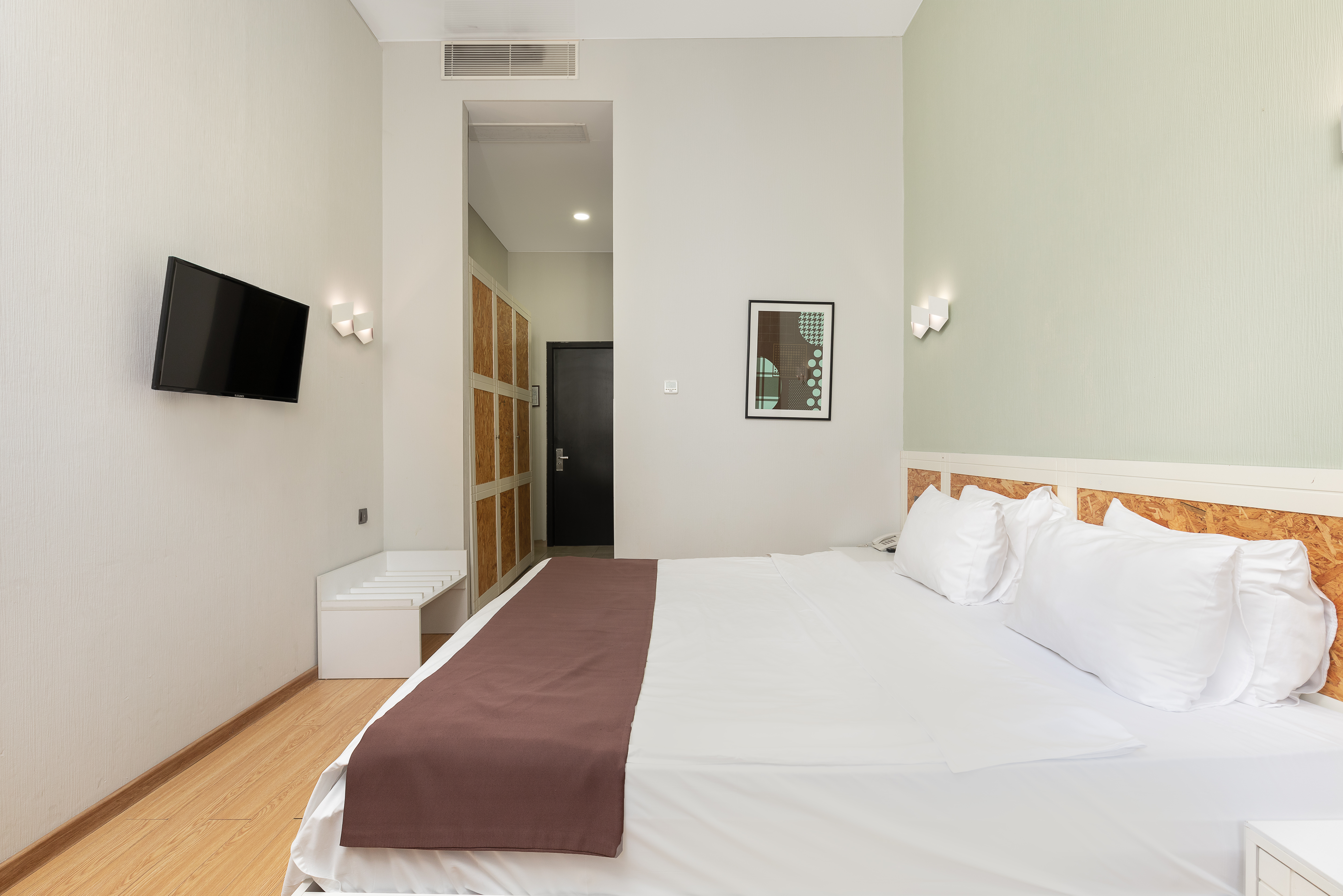Room at Iveria Inn Tbilisi, TBILISI