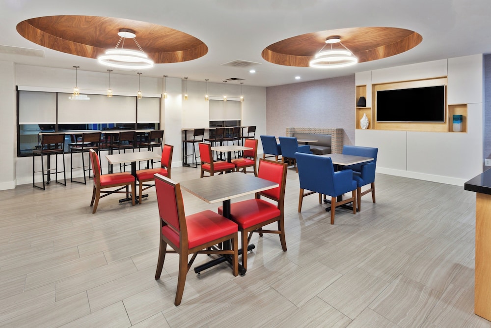 Holiday Inn Express Hotel And Suites Rome East 36/50