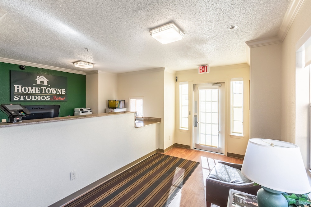 HomeTowne Studios by Red Roof Atlanta NE - Peachtree Corners 21/50