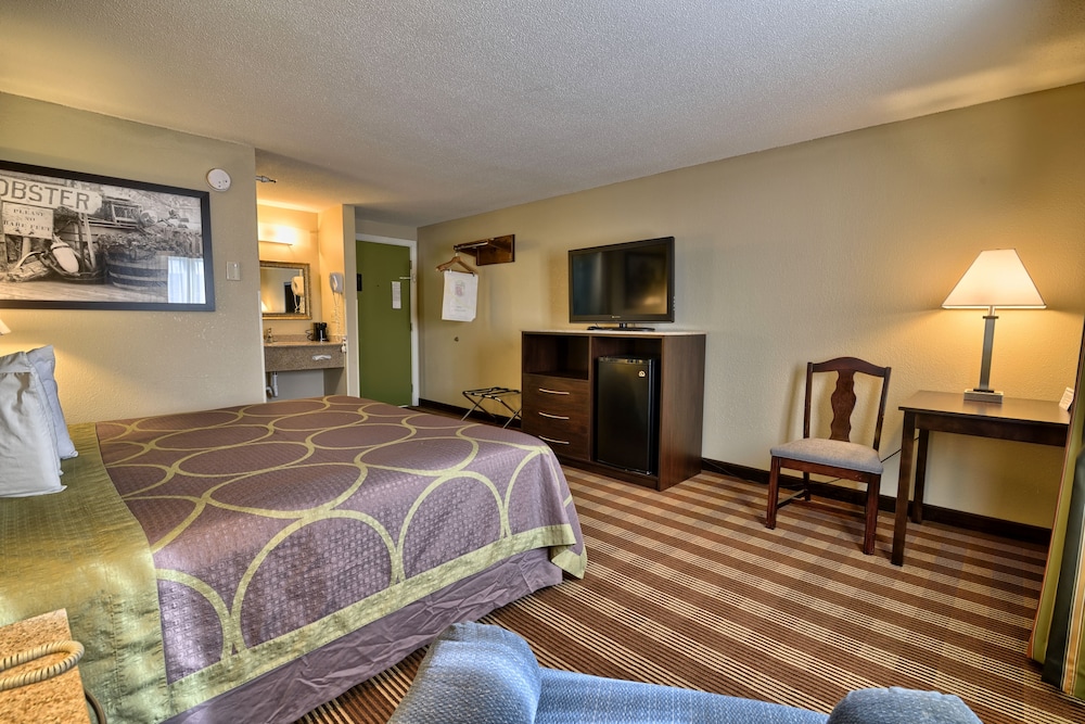 Super 8 by Wyndham Bangor 9/29