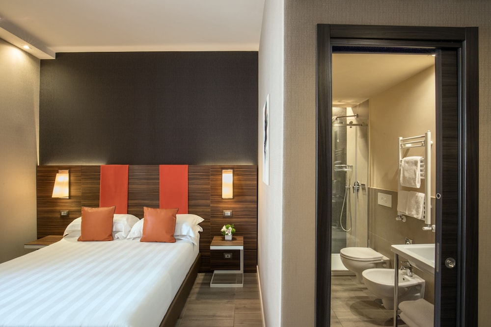 The Republic Hotel 22/59